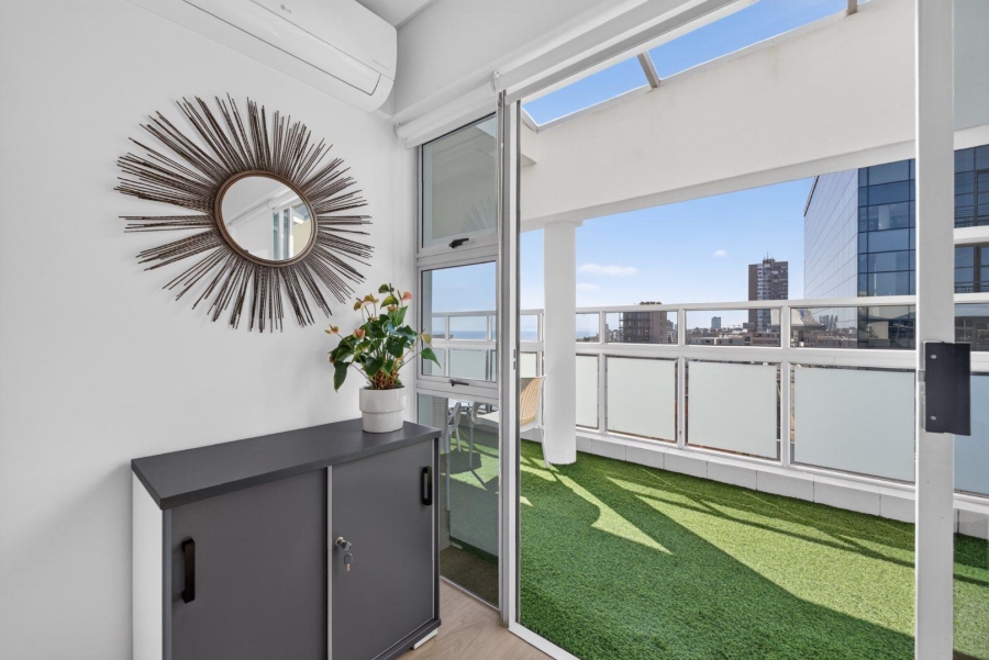 2 Bedroom Property for Sale in Sea Point Western Cape